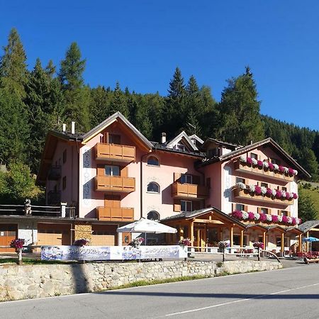 Hotel La Roccia Passo del Tonale Exterior foto