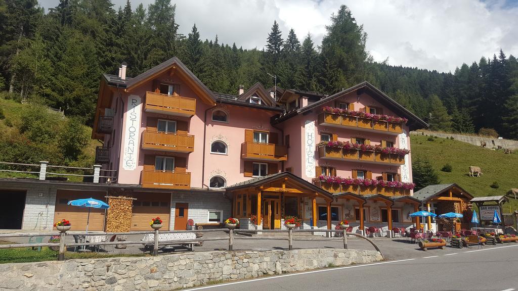 Hotel La Roccia Passo del Tonale Exterior foto