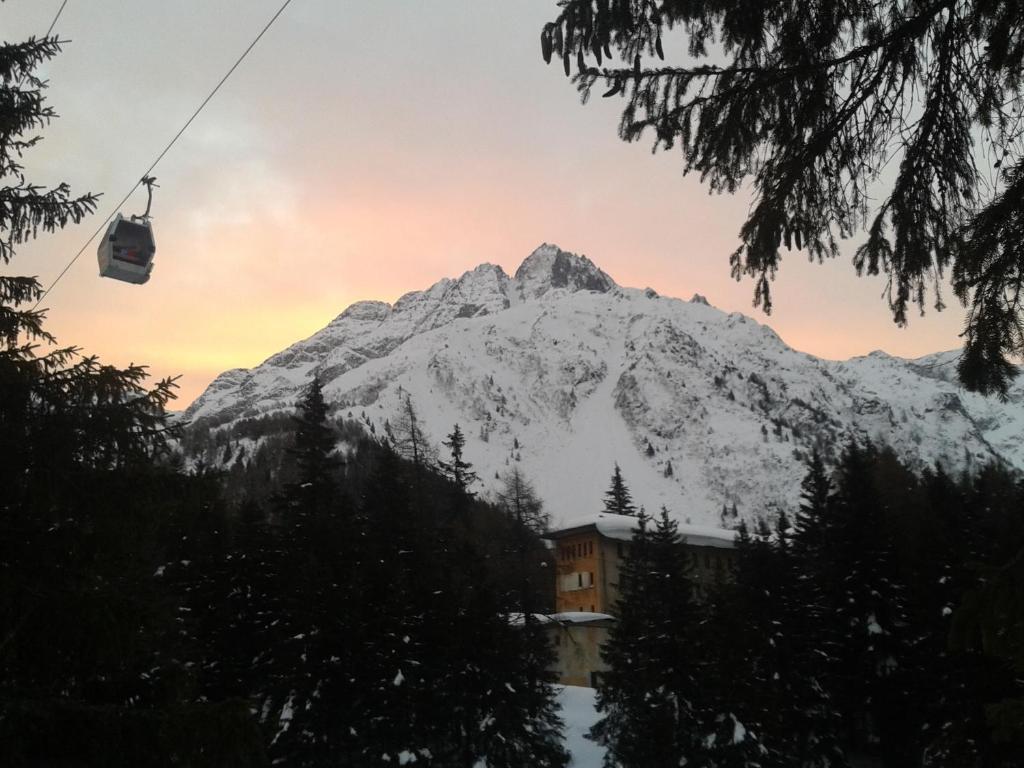 Hotel La Roccia Passo del Tonale Exterior foto